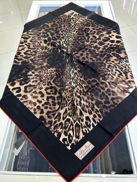 KIRMIZI ŞERİTLİ LEOPAR DESEN SURA İPEK EŞARP/ LABOUTİQUE