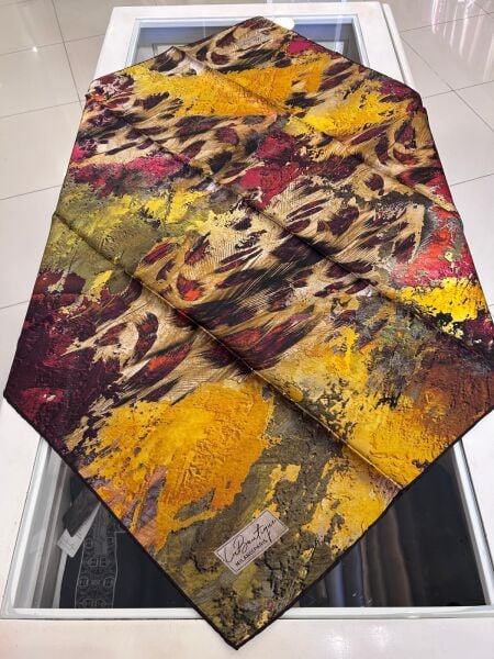 ÇOK RENKLİ DESENLİ SURA İPEK EŞARP/ LABOUTİQUE