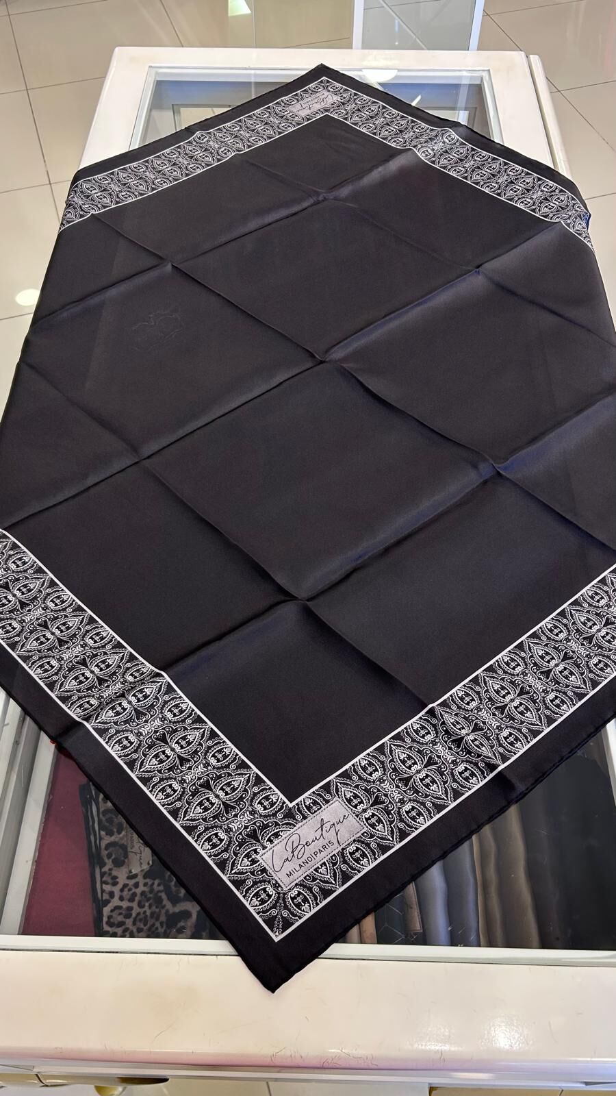 KENARI DESENLİ SURA İPEK EŞARP/ LABOUTİQUE