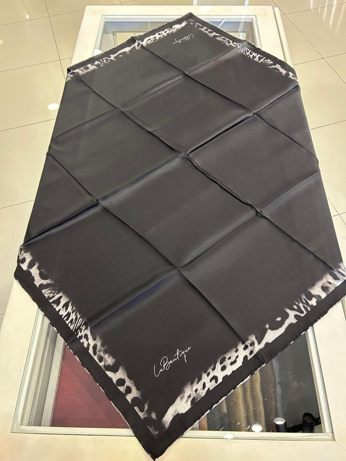 KENARI LEOPAR DESENLİ SURA İPEK EŞARP/ LABOUTİQUE