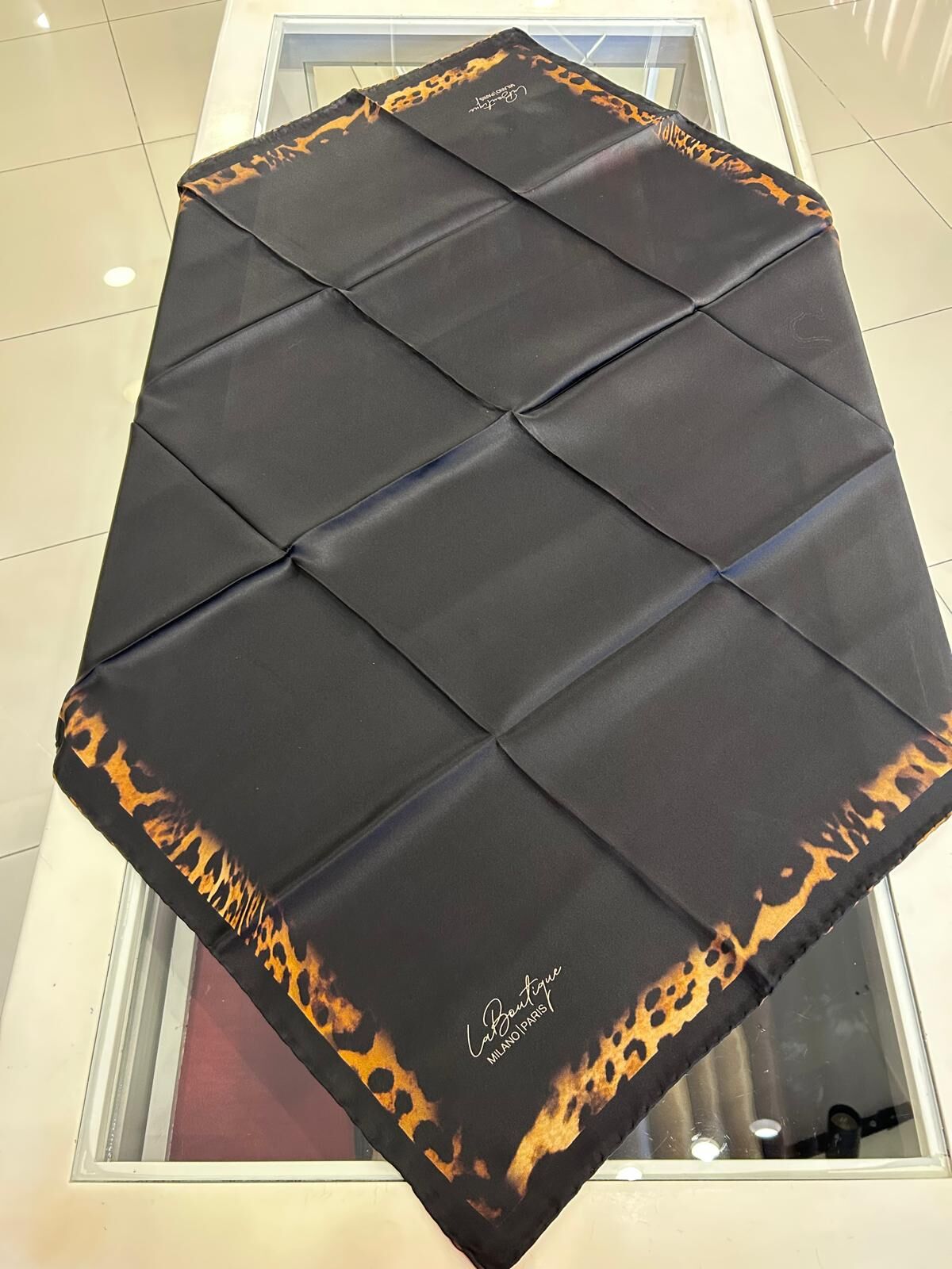 KENARI LEOPAR DESENLİ SURA İPEK EŞARP/ LABOUTİQUE