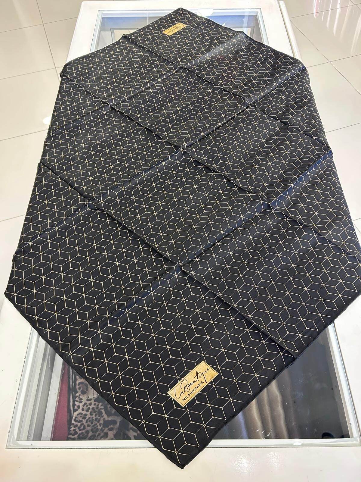 GEOMETRİK DESENLİ SURA İPEK EŞARP/ LABOUTİQUE