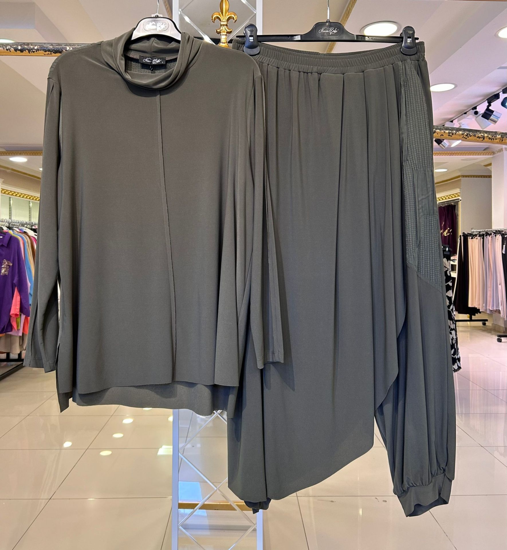 ﻿DEGAJE YAKA DTY. ŞALVAR TAKIM/ NURCAN ÇETİN