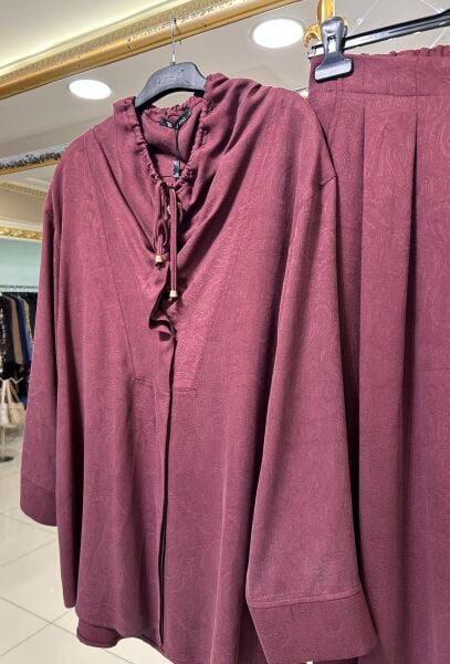 KENDİNDEN DESENLİ BOYNU BAĞLAMA DTY. TAKIM/ GHISA