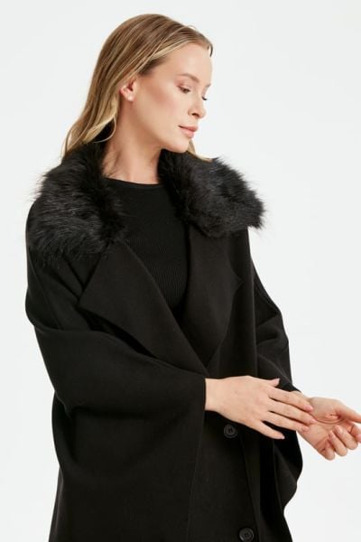 YAKASI KÜRK DTY. DÜĞMELİ PANÇO/TIĞTRİKO