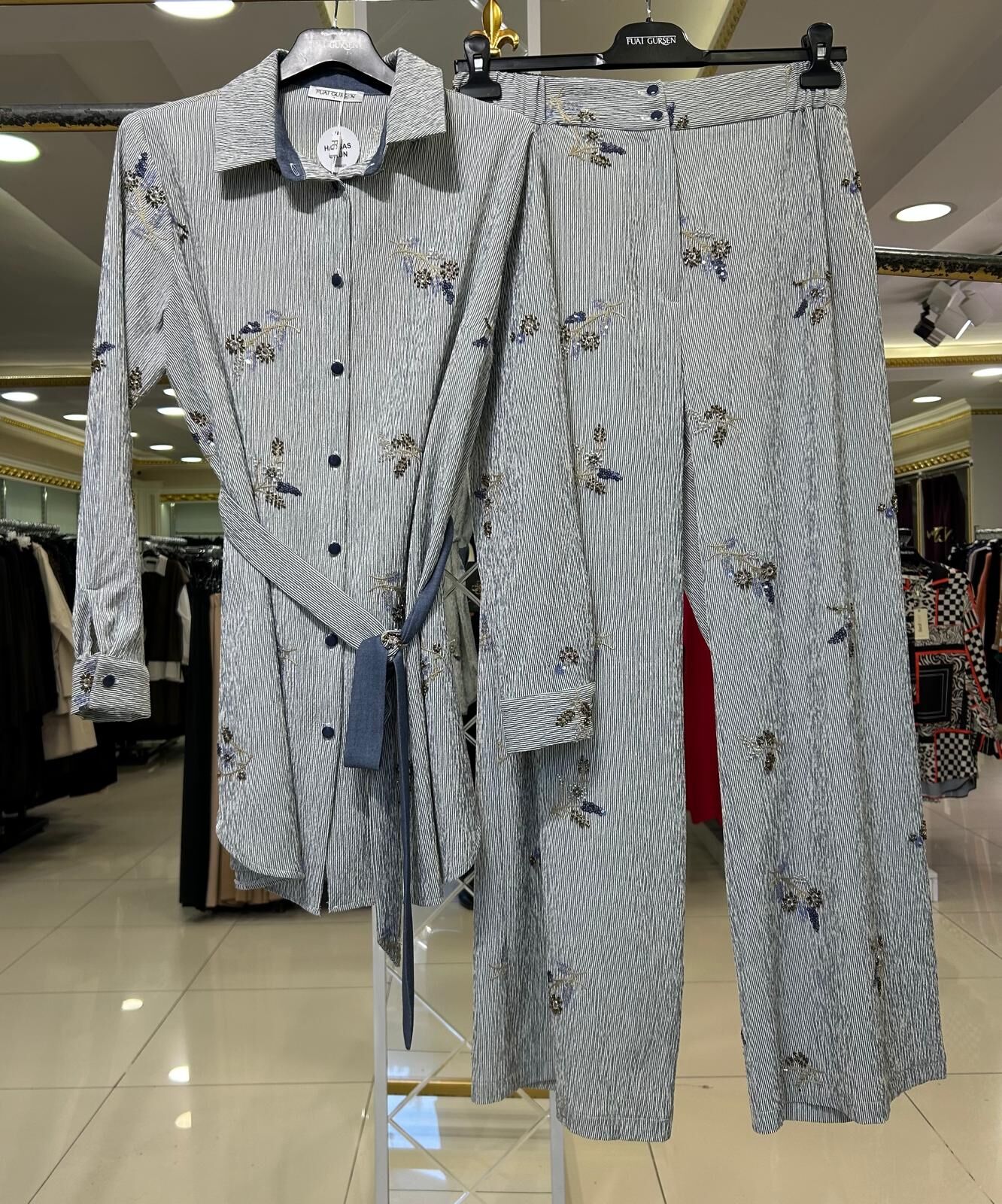 TAMAMI BONCUK İŞLEMELİ ÇİZGİLİ TAKIM/ FUAT GÜRŞEN