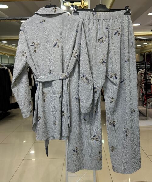 TAMAMI BONCUK İŞLEMELİ ÇİZGİLİ TAKIM/ FUAT GÜRŞEN