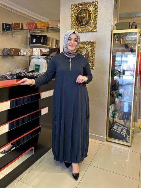 FERMUAR DETAYLI CEPLİ ELBİSE