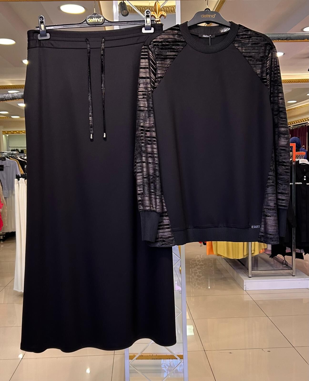 KADİFE KUMAŞ VE DORE DTY. ETEKLİ TAKIM/ DEFRİNA