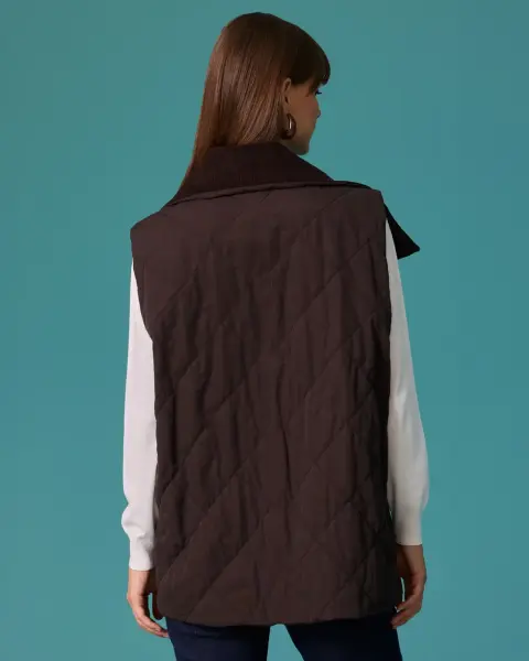 KAPİTONE DETAYLI GENİŞ YAKA YELEK/ SEÇİL 1002