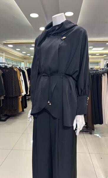 YAKASI FULAR VE DÜĞME DTY. SATEN TAKIM/ THREE LIGHT