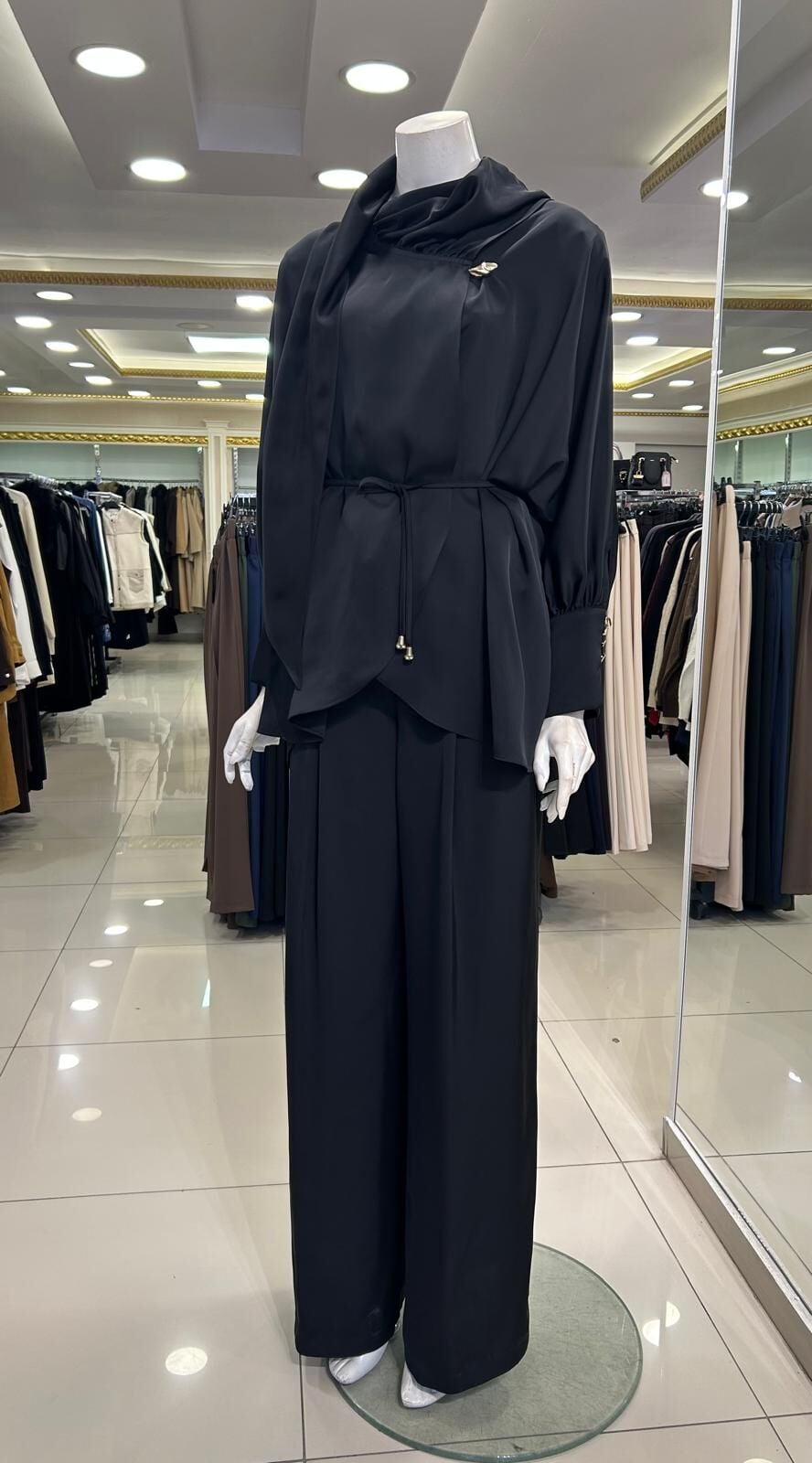 YAKASI FULAR VE DÜĞME DTY. SATEN TAKIM/ THREE LIGHT