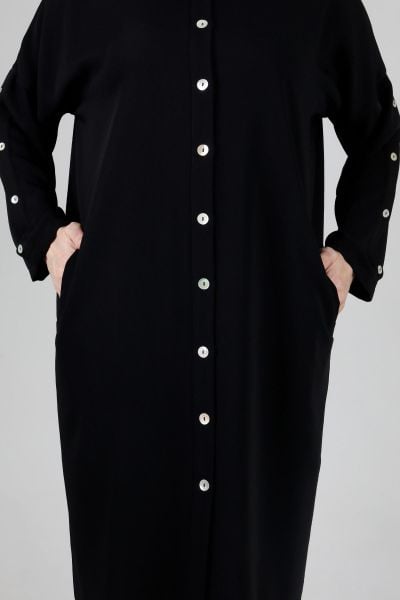 Büyük Beden Tesettür Düğmeli Kap Siyah