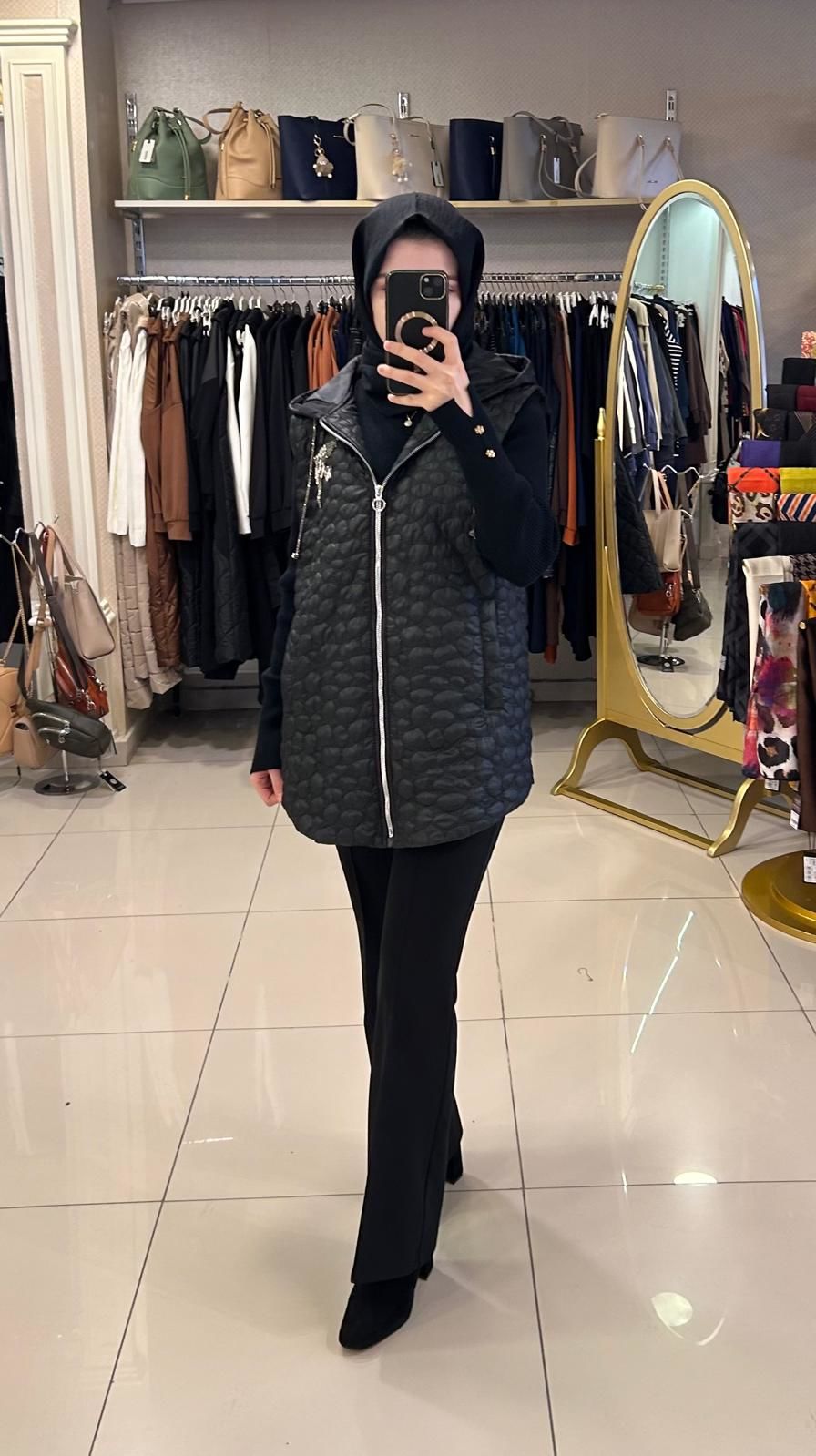 ﻿MONT KUMAŞ İŞLEME DTY. KAPÜŞONLU YELEK /GHISA