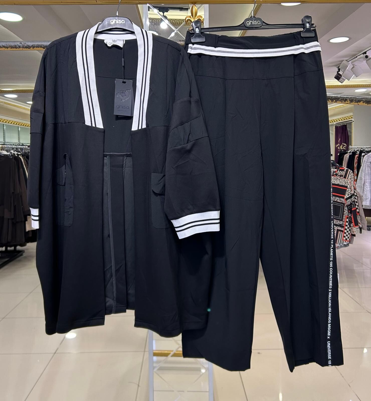 BEYAZ BİYE VE YAZI DTY. PANTOLONLU TAKIM/ GHISA