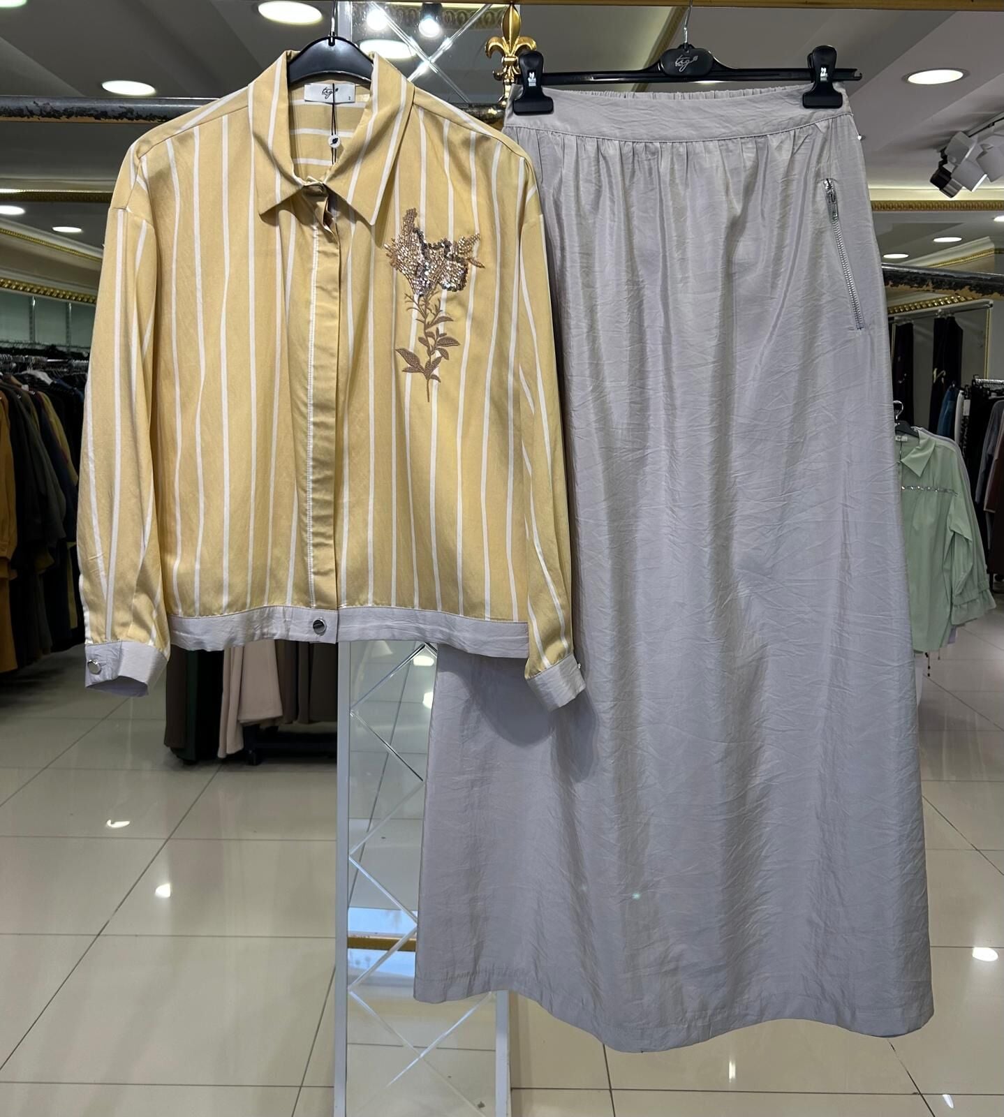 GÖMLEĞİ BONCUK İŞLEMELİ VİSKON KUMAŞ TAKIM/ TIĞTRİKO