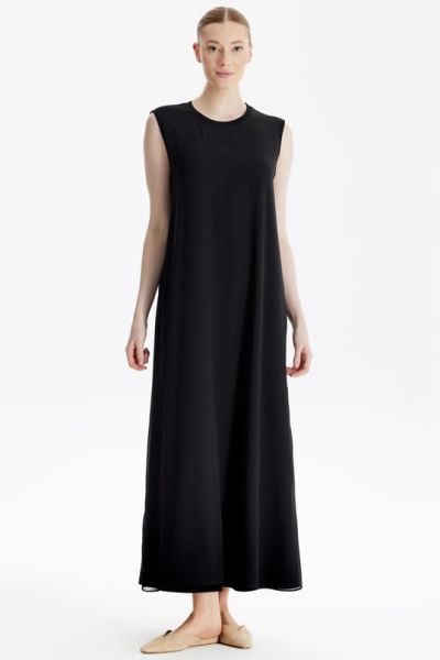 ﻿ÖNÜ ŞİFONLU KOLSUZ İÇLİK ELBİSE/TIĞTRİKO