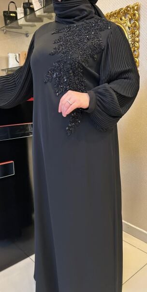 PUL VE BONCUK İŞLEMELİ KREP KUMAŞ ELBİSE/ FUAT GÜRŞEN