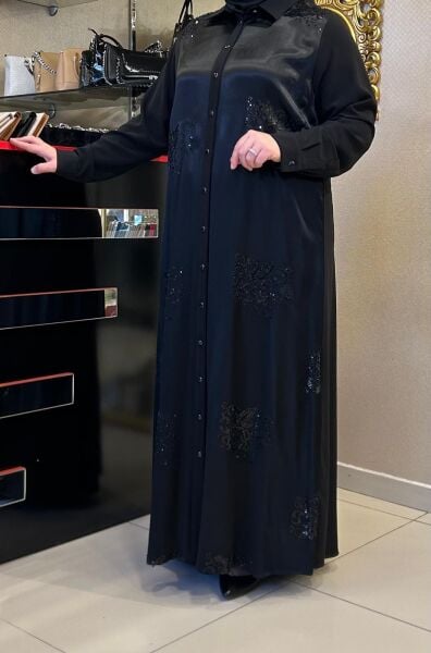 PUL VE BONCUK İŞLEMELİ SATEN KUMAŞ DTY. ELBİSE /FUAT GÜRŞEN