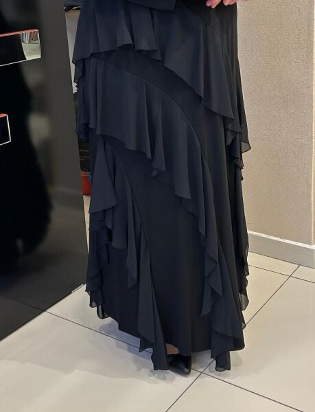 OMZU BONCUK İŞLEMELİ ETEĞİ ŞİFON DTY. ELBİSE/NURCAN ÇETİN