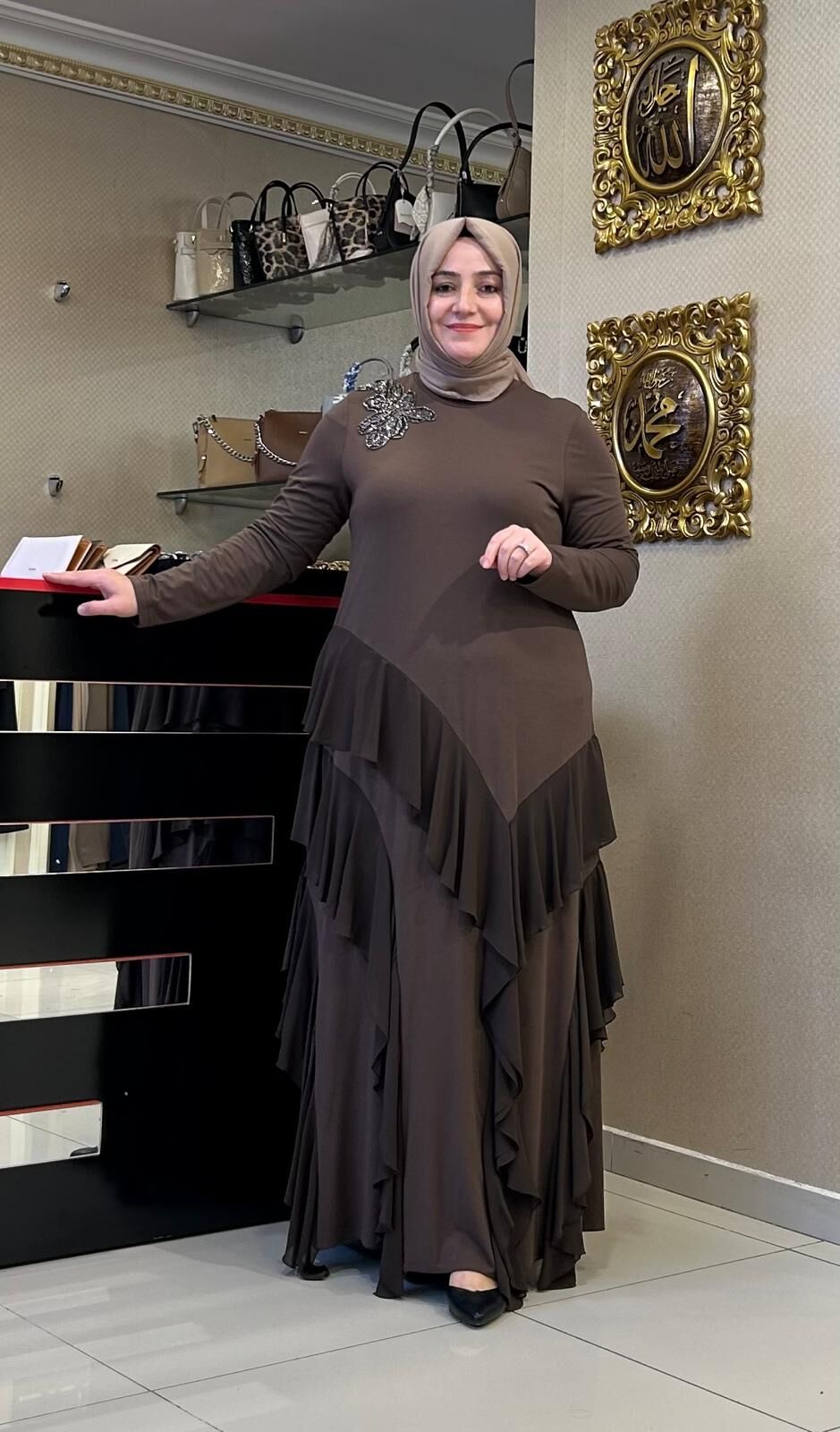 OMZU BONCUK İŞLEMELİ ETEĞİ ŞİFON DTY. ELBİSE/NURCAN ÇETİN