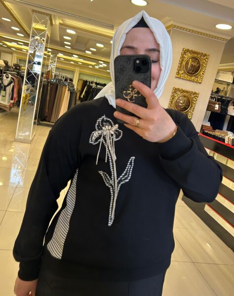 TAŞ İŞLEMELİ BLUZ VE PARAŞÜT KUMAŞ ETEK TAKIM/ FUAT GÜRŞEN