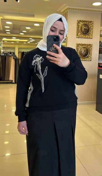 TAŞ İŞLEMELİ BLUZ VE PARAŞÜT KUMAŞ ETEK TAKIM/ FUAT GÜRŞEN