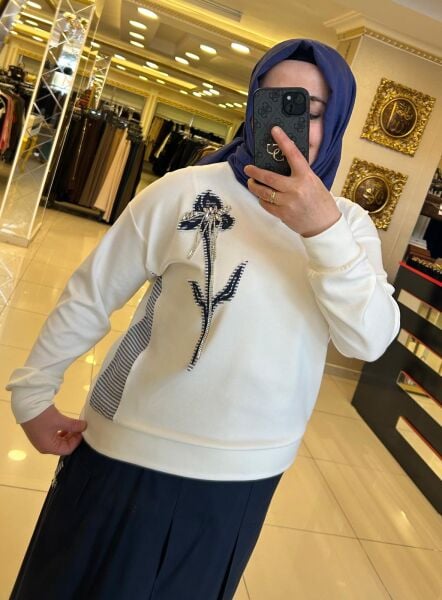 TAŞ İŞLEMELİ BLUZ VE PARAŞÜT KUMAŞ ETEK TAKIM/ FUAT GÜRŞEN