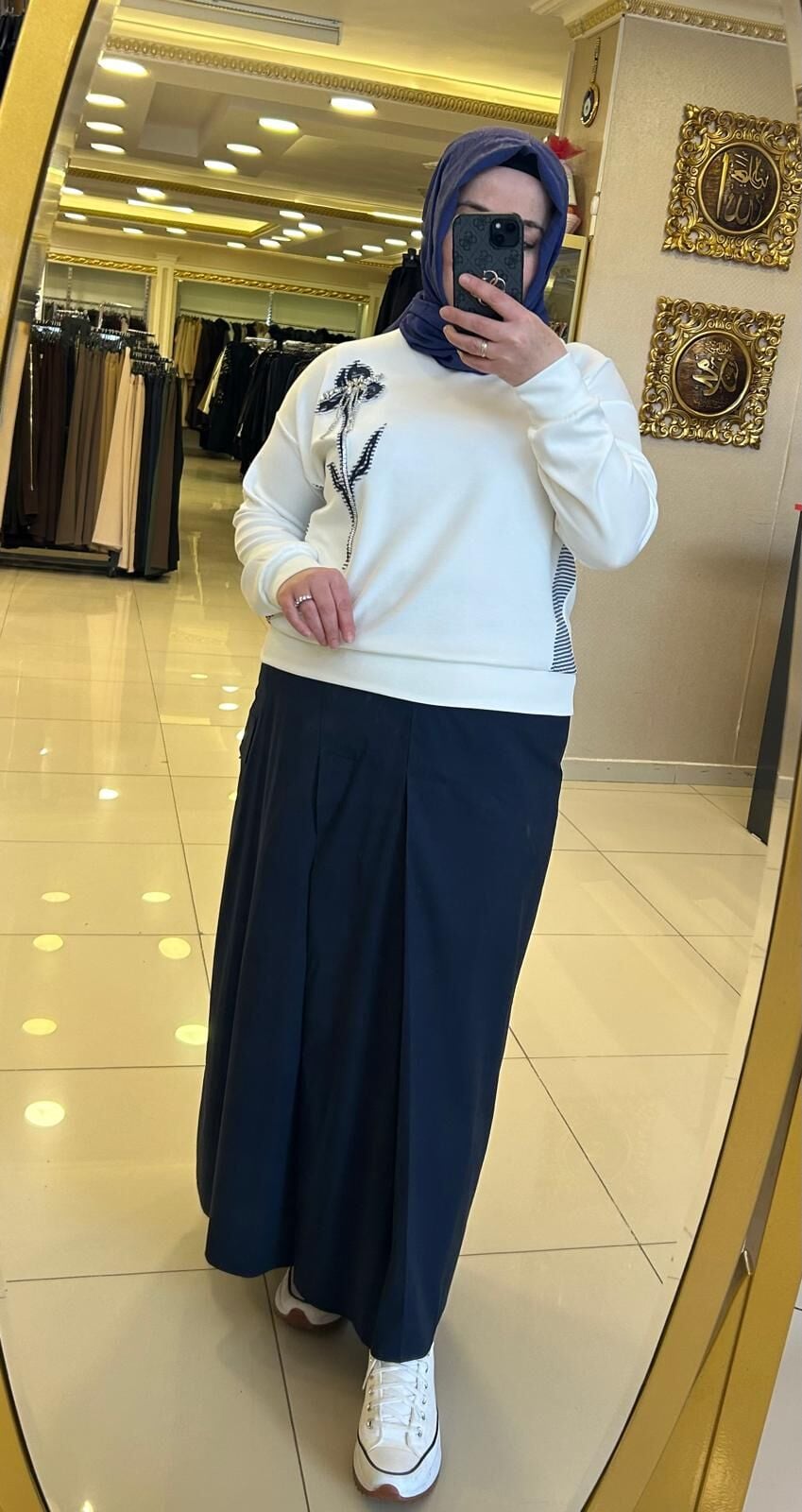 TAŞ İŞLEMELİ BLUZ VE PARAŞÜT KUMAŞ ETEK TAKIM/ FUAT GÜRŞEN