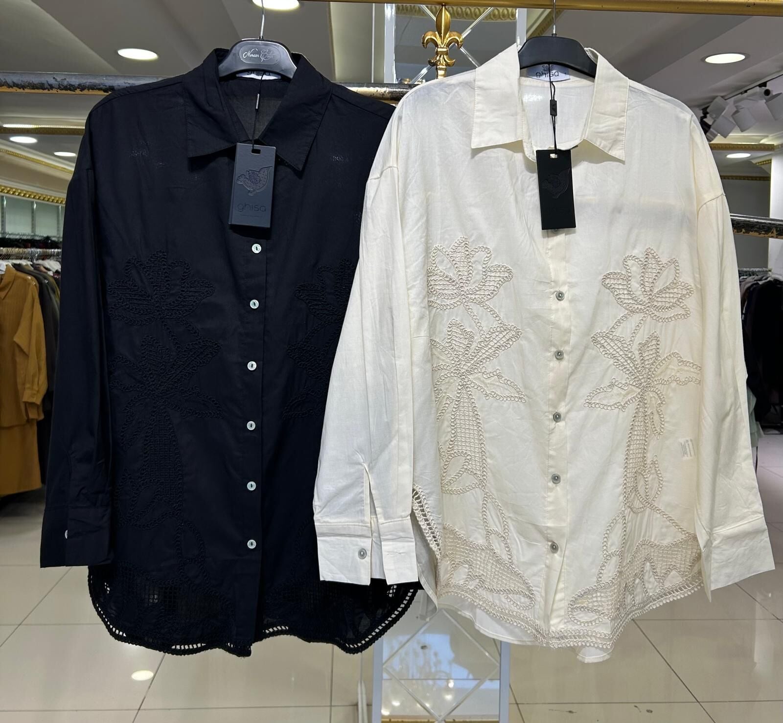 ÜZERİ NAKIŞ İŞLEMELİ PAMUK GÖMLEK/ GHISA