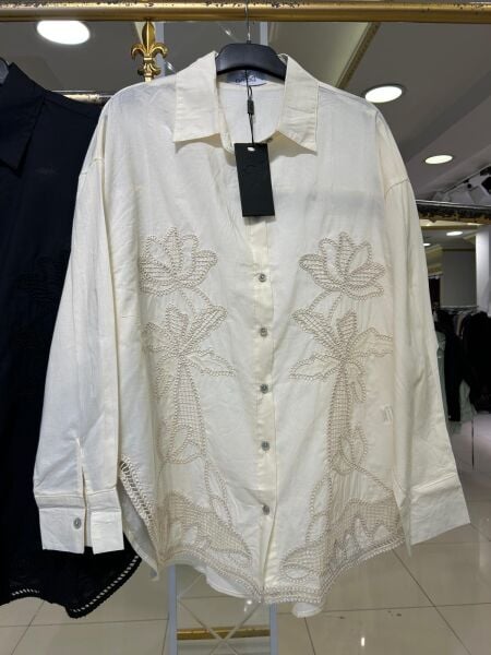 ÜZERİ NAKIŞ İŞLEMELİ PAMUK GÖMLEK/ GHISA