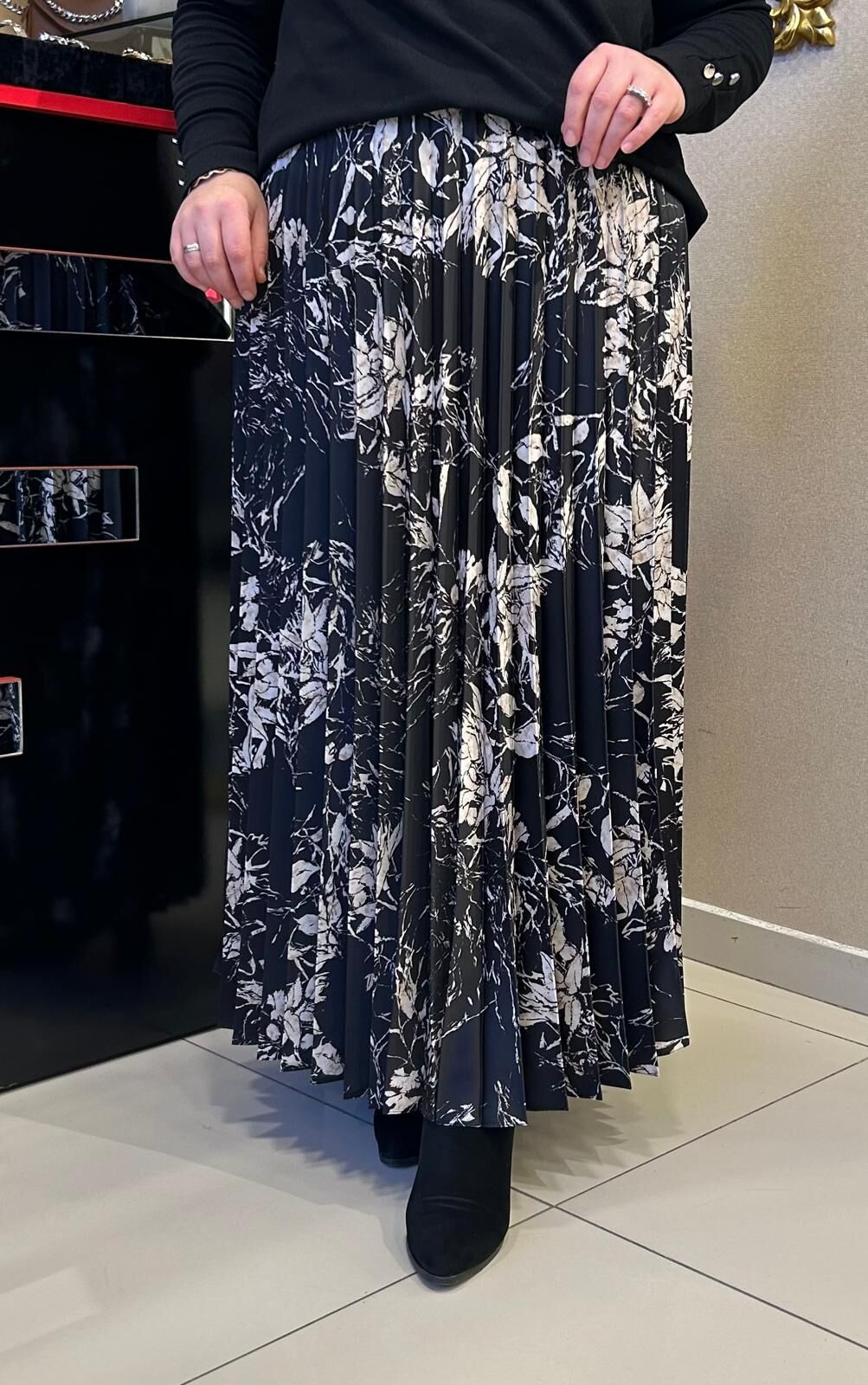 SİYAH BEYAZ DESENLİ PİLİSE ETEK /SENTEZ