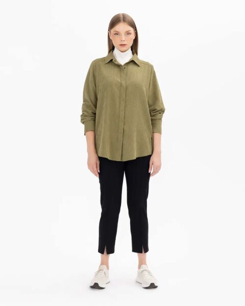 BÜYÜK BEDEN YIRTMAÇLI KADİFE GÖMLEK