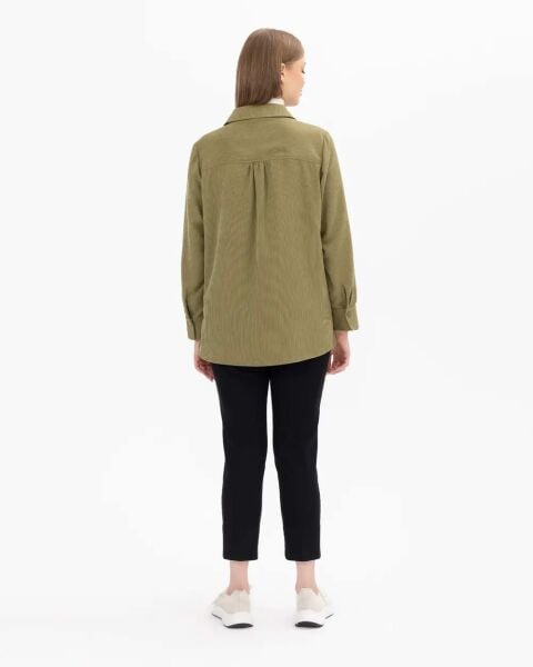 BÜYÜK BEDEN YIRTMAÇLI KADİFE GÖMLEK