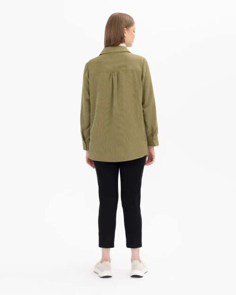 BÜYÜK BEDEN YIRTMAÇLI KADİFE GÖMLEK