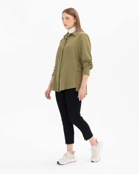 BÜYÜK BEDEN YIRTMAÇLI KADİFE GÖMLEK