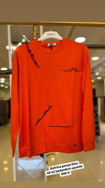 Renkli dikişli fırfırlı bluz