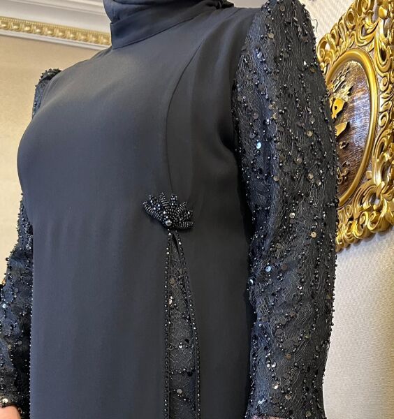 ÇİFT TARAFLI YIRTMAÇ DTY. İŞLEMELİ ABİYE ELBİSE /JUKİ MODA