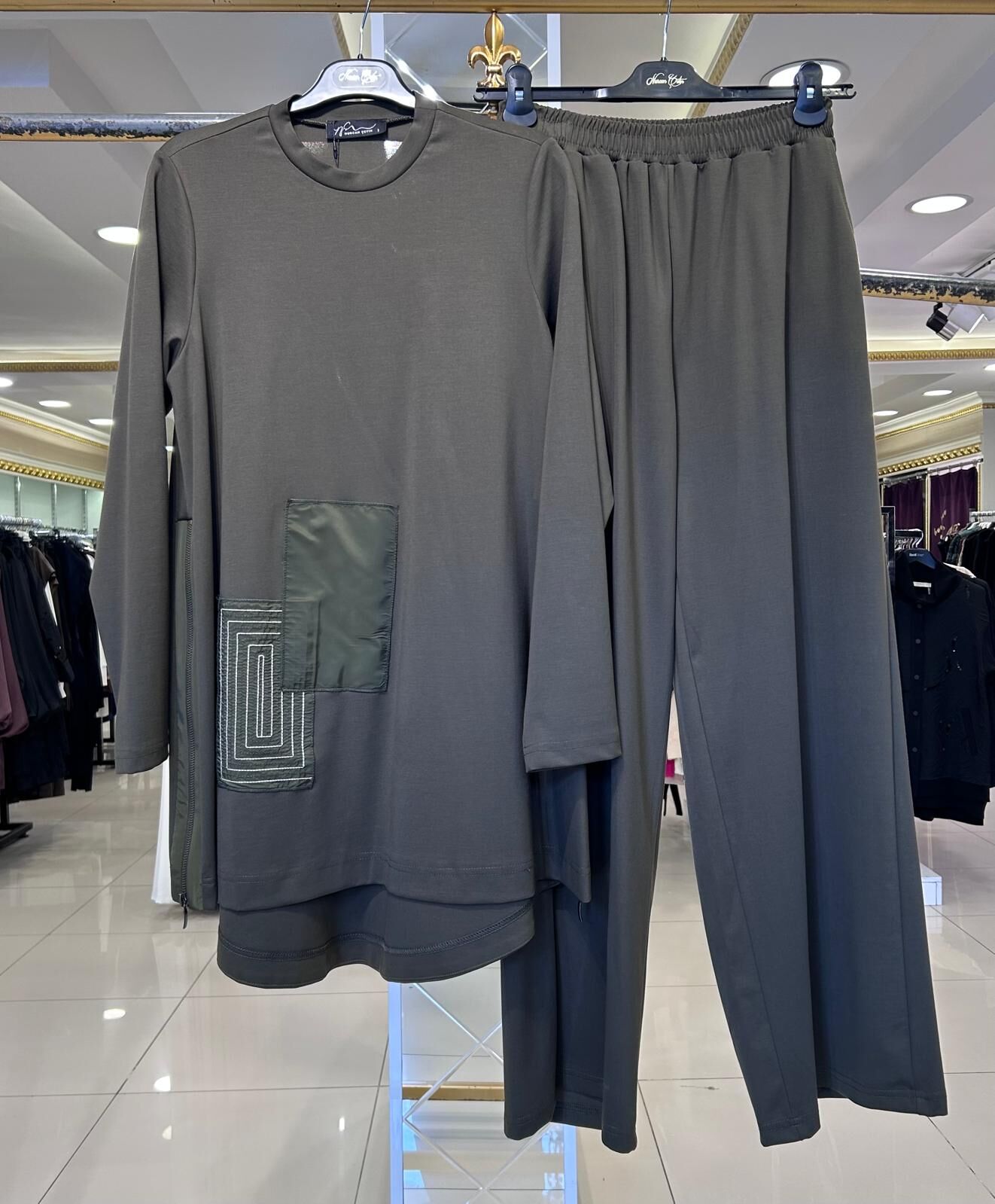 PARAŞÜT KUMAŞ VE FERMUAR DTY. PANTOLONLU TAKIM /NURCAN ÇETİN 