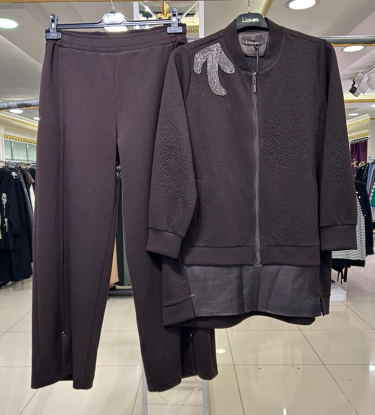 OMZU TAŞ İŞLEMELİ KABARTMA DESEN TAKIM/LISSMORE