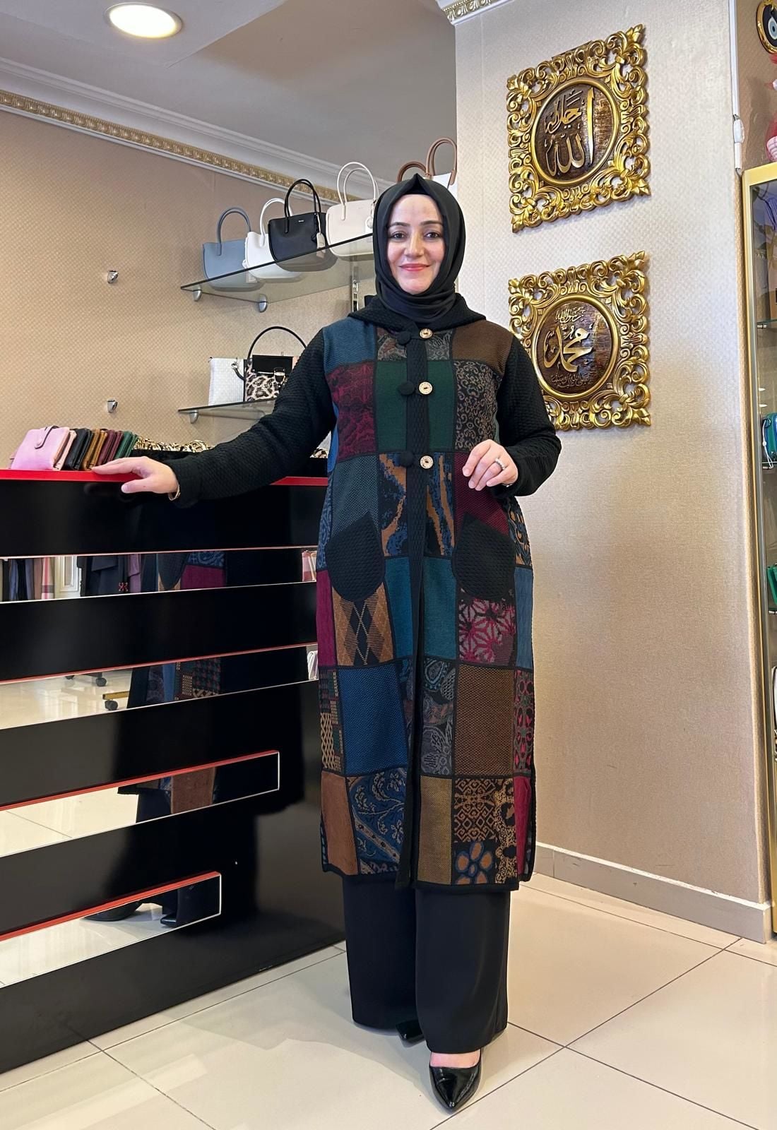 ÖNÜ DESENLİ DÜĞME DTY. HIRKA /BEHREM