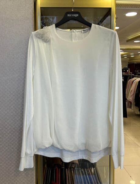 BROŞ DTY. ÖNÜ ŞİFONLU KRİSTAL PENYE BLUZ /FUAT GÜRŞEN