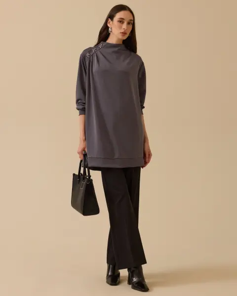 OMUZ AKSESURLI DRAPELİ TUNİK/SEÇİL