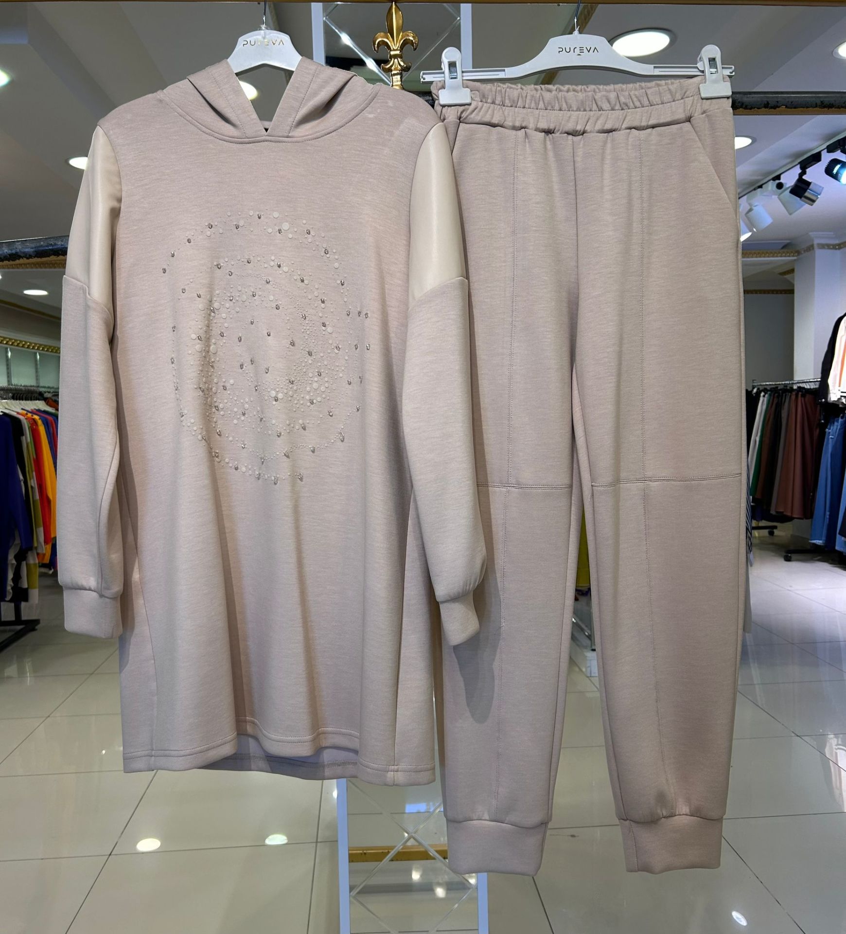 ﻿TUNİK KOLLARI DERİ DTY. PANTOLONLU TAKIM/PUREVA