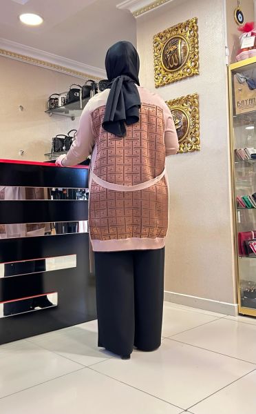 ﻿KENDİNDEN DESENLİ ÇİFT RENK HIRKA/GHISA