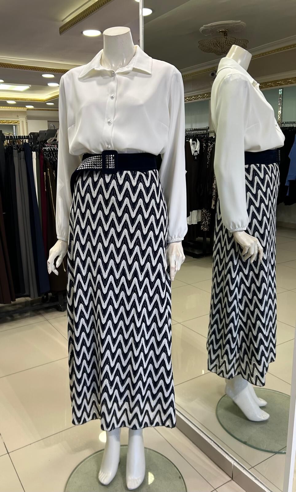 KREP GÖMLEK VE ÇİFT RENKLİ ÖRME ETEK TAKIM/ FUAT GÜRŞEN