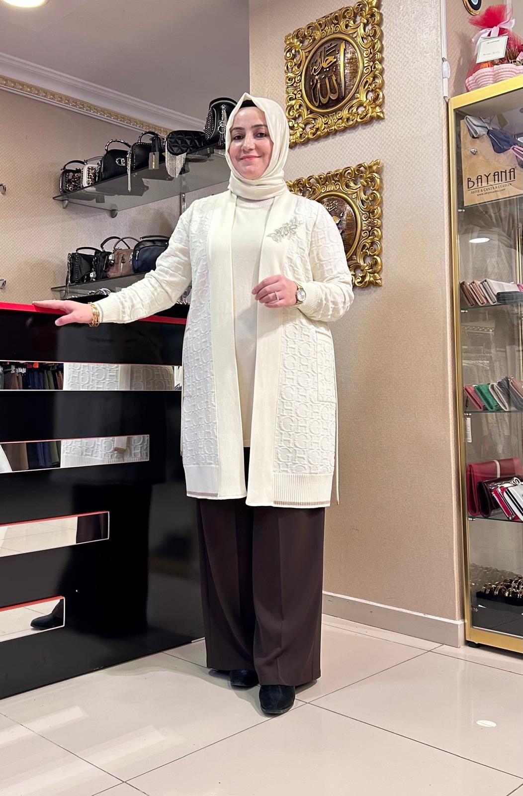 ﻿YAKASI TAŞ DTY. KENDİNDEN DESENLİ HIRKA/GHISA