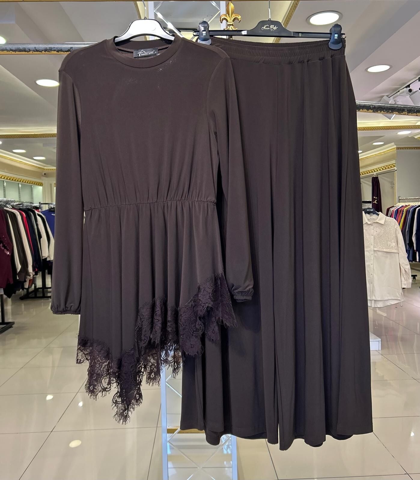 TUNİĞİ DANTEL DETAYLI SANDY KUMAŞ TAKIM/ NURCAN ÇETİN 26561
