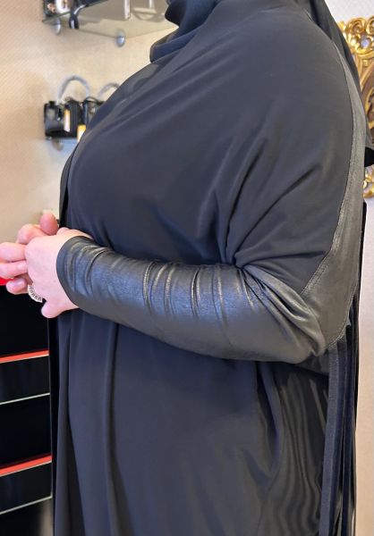 ARKASI PÜSKÜLLÜ DERİ DTY. HIRKA/NURCAN ÇETİN