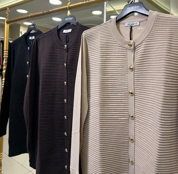 ÖNÜ KENDİNDEN ÇİZGİLİ MERSERİZE HIRKA /NUSS 605